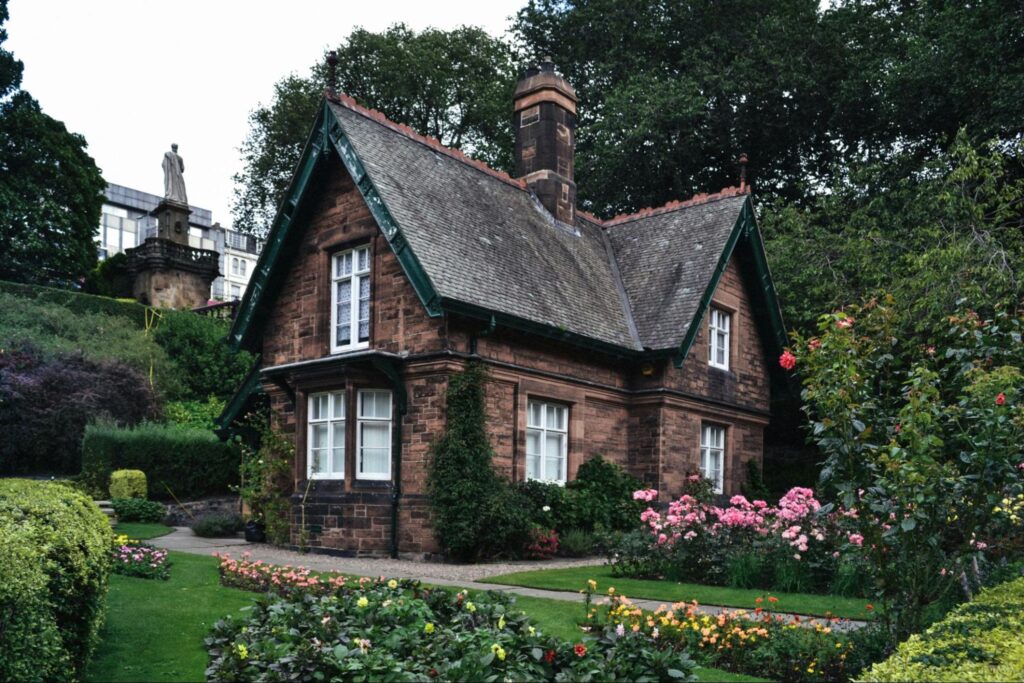 Beautiful small house with lush garden